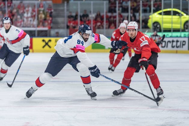 21 05 2026, Zurich, Swiss Life Arena, Ice Hockey World Championships Switzerland Great Britain, 17 Ken Jager Switzerland , 84 Travis Brown Great Britain Zurich Swiss Life Arena Zurich Switzerland Copyright: xJustPictures.ch StefanxEmchx jp-de-StEm-DSC0032420260521