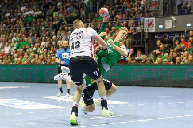 21 05 2026, xgox, Handball Daikin HBL SC Magdeburg SG Flensburg Handewitt emspor, v l Blaz Blagotsinek Flensburg, 43 , Gisli Thorgeir Kristjansson Magdeburg, 10 duel, duel, fight, tackle Magdeburg