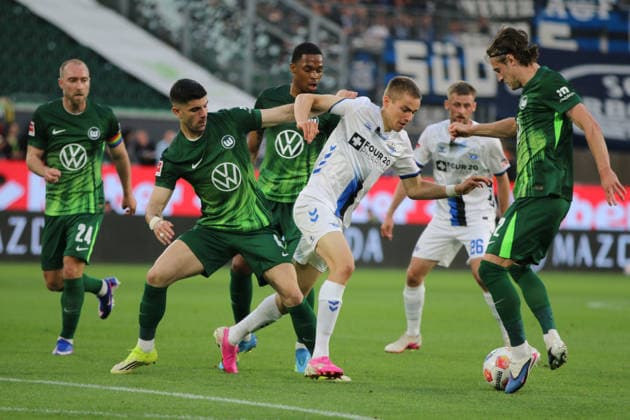 21 05 2026 Soccer men 2025 2026 Bundesliga relegation first leg VfL Wolfsburg SC Paderborn Volkswagen Arena Wolfsburg Filip Bilbija Paderborn, 7, white in duel with Konstantinos Koulierakis Wolfsburg, 4, green and Mattias Svanberg Wolfsburg, 32, green Wolfsburg Lower Saxony Germany