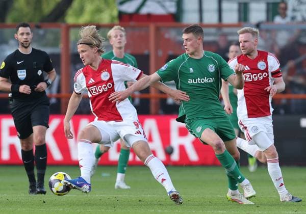VOLENDAM lr Ajax player Kasper Dolberg with FC Groningen player Dies Janse during the Dutch Eredivisie match between Ajax and FC Groningen at Kras Stadium on 21 May 2026 in Volendam, the Netherlands Photo by DeFodi Images