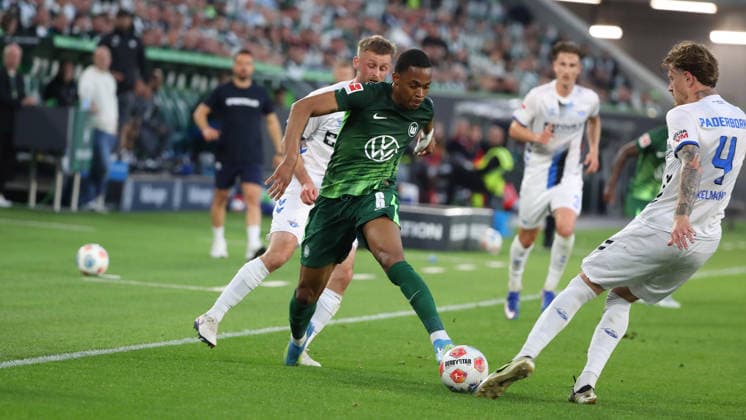 VfL vs Paderborn, Relegation Wolfsburg, 21 05 2026, Football, Men, Relegation, Season 2025 2026, VfL Wolfsburg vs SC Paderborn 07 Saël Kumbedi VfL Wolfsburg , Calvin Brackelmann SC Paderborn DFL DFB REGULATIONS PROHIBIT ANY USE OF PHOTOGRAPHS as IMAGE SEQUENCES and or QUASI VIDEO Volkswagen Arena Niedersachsen Germany