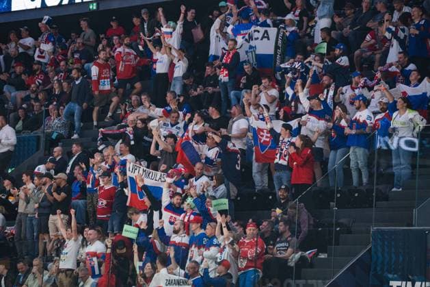 FRIBOURG, FRIBOURG - MAY 21: Slovakia supporters celebrate during the 2026 IIHF World Championship, WM, Weltmeisterschaft Preliminary Round Group B match between Denmark and Slovakia at BCF Arena on May 21, 2026 in Fribourg, Fribourg, Switzerland. Copyright: xLivioxBaeriswylx xSPPx Sportspressphoto_SPR151252