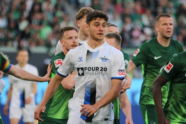 21 05 2026 Soccer men 2025 2026 Bundesliga relegation first leg VfL Wolfsburg SC Paderborn Volkswagen Arena Wolfsburg Stefano Marino Paderborn, 30, white at a corner kick Wolfsburg Lower Saxony Germany