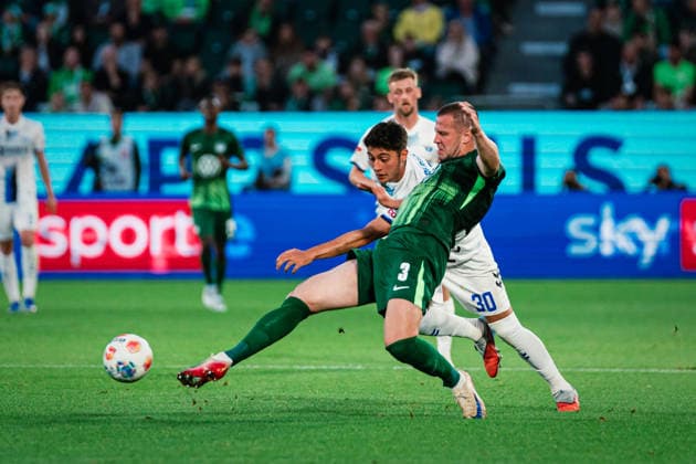 Relegation VfL Wolfsburg vs SC Paderborn, 21 05 2026 Stefano Marino SC Paderborn 07, 30 vs Denis Vavro VfL Wolfsburg, 3 in duel Football, 1 Bundesliga, Relegation, First leg VfL Wolfsburg vs SC Paderborn on 21 05 2026 at Volkswagen Arena, Wolfsburg DFL REGULATIONS PROHIBIT ANY USE OF PHOTOGRAPHS AS IMAGE SEQUENCES AND OR QUASI VIDEO Copyright: xBEAUTIFULxSPORTS Tonhäuserx