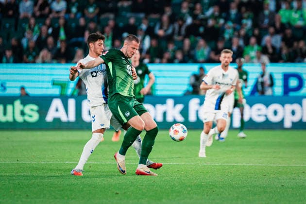 Relegation VfL Wolfsburg vs SC Paderborn, 21 05 2026 Stefano Marino SC Paderborn 07, 30 vs Denis Vavro VfL Wolfsburg, 3 in duel Football, 1 Bundesliga, Relegation, First leg VfL Wolfsburg vs SC Paderborn on 21 05 2026 at Volkswagen Arena, Wolfsburg DFL REGULATIONS PROHIBIT ANY USE OF PHOTOGRAPHS AS IMAGE SEQUENCES AND OR QUASI VIDEO Copyright: xBEAUTIFULxSPORTS Tonhäuserx