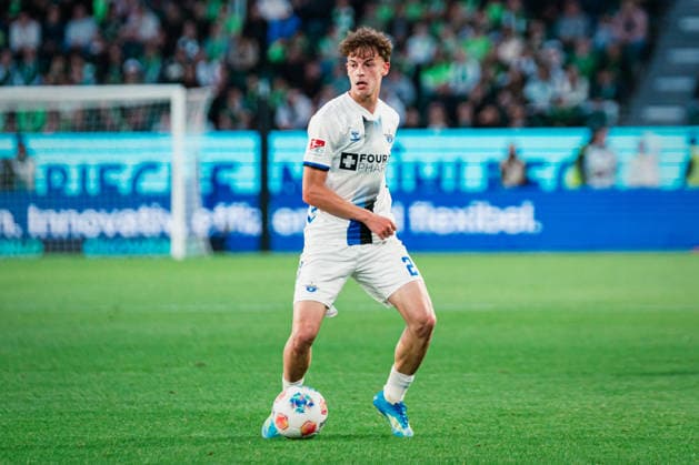 Relegation VfL Wolfsburg vs SC Paderborn, 21 05 2026 Ruben Müller SC Paderborn 07, 2 on the ball Football, 1 Bundesliga, Relegation, First leg VfL Wolfsburg vs SC Paderborn on 21 05 2026 at Volkswagen Arena, Wolfsburg DFL REGULATIONS PROHIBIT ANY USE OF PHOTOGRAPHS AS IMAGE SEQUENCES AND OR QUASI VIDEO Copyright: xBEAUTIFULxSPORTS Tonhäuserx