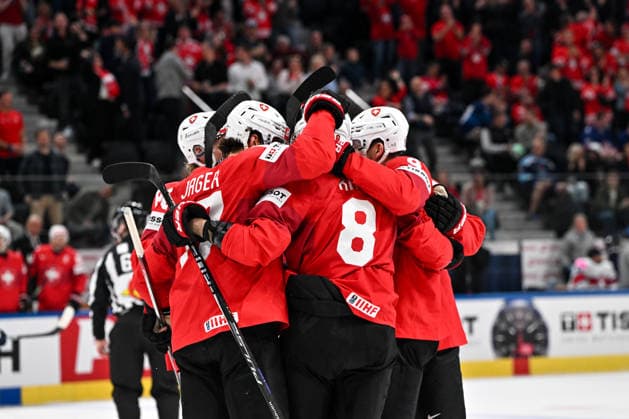 ZURICH, SWITZERLAND MAY 21 Simon Knak of Switzerland C celebrates his goal during the 2026 IIHF Ice Hockey World Championship Switzerland game between Switzerland and Great Britain at Swiss Life Arena on May 21, 2026 in Zurich, Zurich Zurich Swiss Life Arena Zurich Switzerland Copyright: xJustPictures.ch AndreaxBrancax jp-en-EuSpIm-JP7_ANB_Sui_GB_21052026_1288