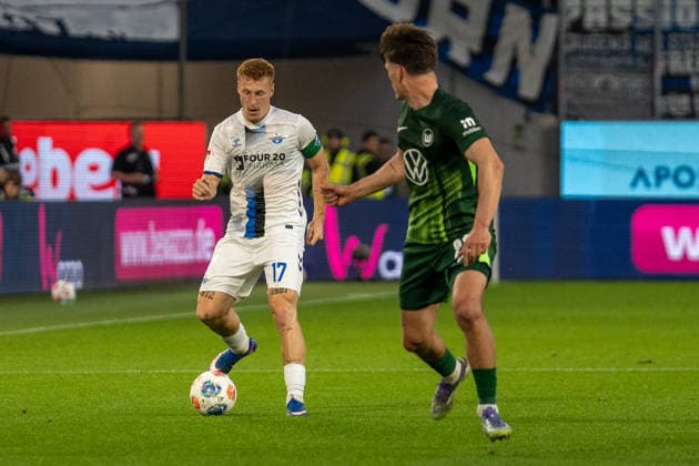 Germany Soccer, Relegation 2026, First leg, VfL Wolfsburg SC Paderborn on 21 05 in Wolfsburg, Volkswagen Arena Laurin Curda SC Paderborn 17 on the ball Copyright: xSvenxHeidmannx