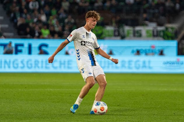 Germany Soccer, Relegation 2026, First leg, VfL Wolfsburg SC Paderborn on 21 05 in Wolfsburg, Volkswagen Arena Ruben Müller SC Paderborn 2 on the ball Copyright: xSvenxHeidmannx