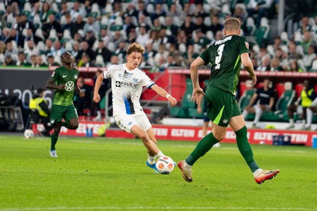 Germany Soccer, Relegation 2026, First leg, VfL Wolfsburg SC Paderborn on 21 05 in Wolfsburg, Volkswagen Arena Ruben Müller SC Paderborn 2 on the ball Copyright: xSvenxHeidmannx