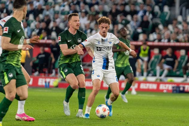 Germany Soccer, Relegation 2026, First leg, VfL Wolfsburg SC Paderborn on 21 05 in Wolfsburg, Volkswagen Arena Ruben Müller SC Paderborn 2 on the ball Copyright: xSvenxHeidmannx