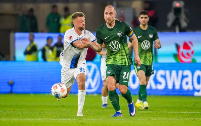 Germany Relegation Bundesliga 2025 2026, Matches Thu, 21 05 2026 VfL Wolfsburg vs SC Paderborn 07 Volkswagen Arena Wolfsburg on the ball Christian Eriksen VfL Wolfsburg, 24 Sebastian Klaas SC Paderborn 07, 26 Wolfsburg Copyright: xAymanxAlahmedx
