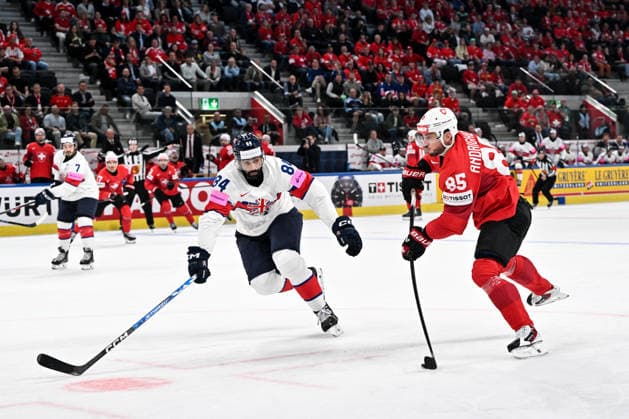 ZURICH, SWITZERLAND MAY 21 Sven Andrighetto of Switzerland takes a shot during the 2026 IIHF Ice Hockey World Championship Switzerland game between Switzerland and Great Britain at Swiss Life Arena on May 21, 2026 in Zurich, Zurich Zurich Swiss Life Arena Zurich Switzerland Copyright: xJustPictures.ch AndreaxBrancax jp-en-EuSpIm-JP7_ANB_Sui_GB_21052026_1574
