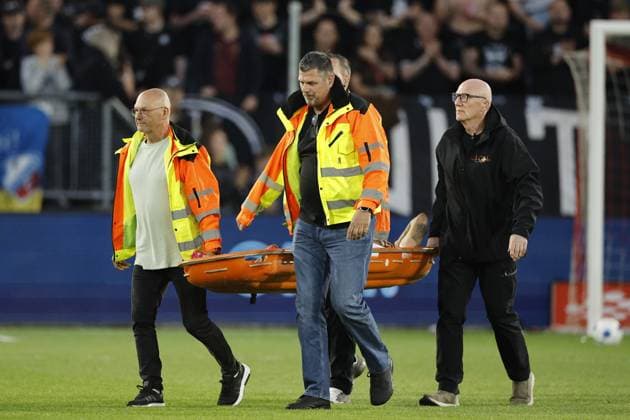 UTRECHT - Alonzo Engwanda of FC Utrecht leaves the field injured during the Conference League play-off match between FC Utrecht and sc Heernveen at Galgenwaard Stadium on 21 May 2026 in Utrecht, the Netherlands. BART STOUTJESDIJK ANP play-offs Conference League 2025-2026 xVIxANPxSportx xxANPxIVx 558982116 originalFilename: 558982116.jpg