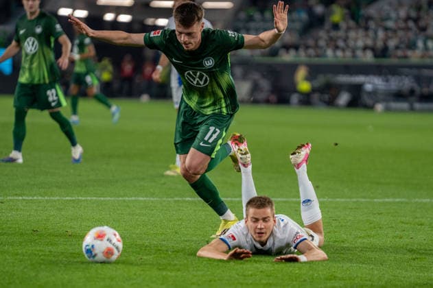 Germany Soccer, Relegation 2026, First leg, VfL Wolfsburg SC Paderborn on 21 05 in Wolfsburg, Volkswagen Arena Dzenan Pejcinovic VfL Wolfsburg 17 Filip Bilbija SC Paderborn 7 Copyright: xSvenxHeidmannx