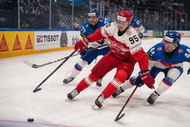 FRIBOURG, FRIBOURG - MAY 21: Martin Fasko-Rudas and Mislav Rosandic of Slovakia battle with Nick Olesen of Denmark during the 2026 IIHF World Championship, WM, Weltmeisterschaft Preliminary Round Group B match between Denmark and Slovakia at BCF Arena on May 21, 2026 in Fribourg, Fribourg, Switzerland. Copyright: xLivioxBaeriswylx xSPPx Sportspressphoto_SPR151258
