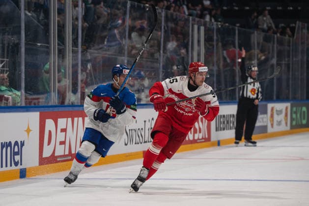 FRIBOURG, FRIBOURG - MAY 21: Samuel Knazko of Slovakia battles with Nick Olesen of Denmark during the 2026 IIHF World Championship, WM, Weltmeisterschaft Preliminary Round Group B match between Denmark and Slovakia at BCF Arena on May 21, 2026 in Fribourg, Fribourg, Switzerland. Copyright: xLivioxBaeriswylx xSPPx Sportspressphoto_SPR151259