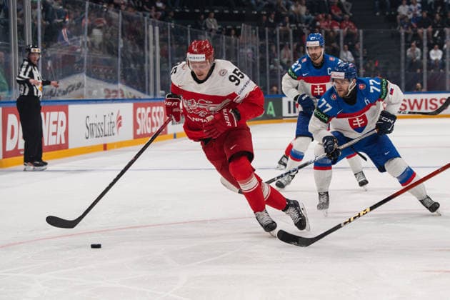 FRIBOURG, FRIBOURG - MAY 21: Nick Olesen of Denmark battles with Martin Fasko-Rudas of Slovakia during the 2026 IIHF World Championship, WM, Weltmeisterschaft Preliminary Round Group B match between Denmark and Slovakia at BCF Arena on May 21, 2026 in Fribourg, Fribourg, Switzerland. Copyright: xLivioxBaeriswylx xSPPx Sportspressphoto_SPR151260