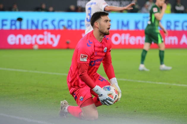 21 05 2026 Soccer men 2025 2026 Bundesliga relegation first leg VfL Wolfsburg SC Paderborn Volkswagen Arena Wolfsburg Dennis Seimen Paderborn, 41, red with a ball in his hands Wolfsburg Lower Saxony Germany