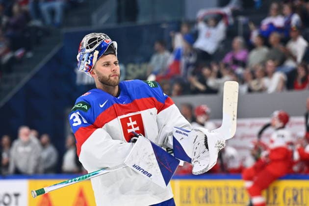 L-R Goalie of Slovakia Samuel Hlavaj in action during the 2026 IIHF World Championship, WM, Weltmeisterschaft Group B, match Slovakia vs Denmark, Fribourg, Switzerland, on May 21, 2026. (CTKxPhoto RadekxPetrasek) CTKPhotoP2026052109076  CTKPhotoP2026052109076