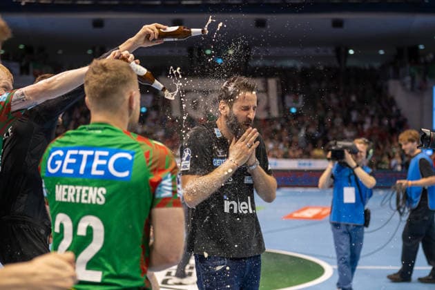 Germany HBL DAIKIN Handball Bundesliga 2025 2026, Matchday 30 SC Magdeburg vs SG Flensburg Handewitt GETEC Arena Magdeburg Bennet Wiegert Coach, SC Magdeburg Beer shower German champion celebration Cheers Joy Emotions after the game Copyright: xTomxLauruschkatx