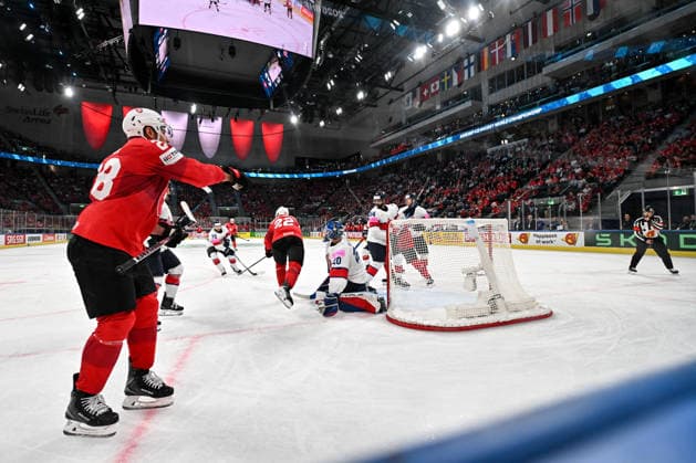 ZURICH, SWITZERLAND MAY 21 Timo Meier of Switzerland L thinks he scored after hitting the post during the 2026 IIHF Ice Hockey World Championship Switzerland game between Switzerland and Great Britain at Swiss Life Arena on May 21, 2026 in Zurich, Zurich Zurich Swiss Life Arena Zurich Switzerland Copyright: xJustPictures.ch AndreaxBrancax jp-en-EuSpIm-JP7_ANB_Sui_GB_21052026_0598
