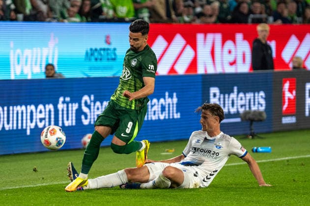 Germany Soccer, Relegation 2026, First leg, VfL Wolfsburg SC Paderborn on 21 05 in Wolfsburg, Volkswagen Arena Mohammed Amoura VfL Wolfsburg 9 Jonah Sticker SC Paderborn 3 Copyright: xSvenxHeidmannx