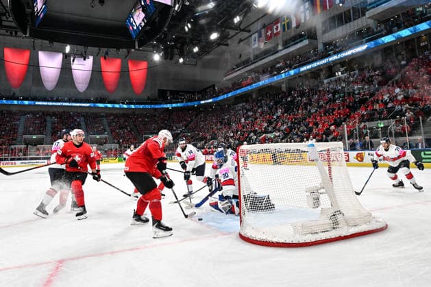 ZURICH, SWITZERLAND MAY 21 Nino Niederreiter of Switzerland scores a goal against goalkeeper Mat Robson of Great Britain during the 2026 IIHF Ice Hockey World Championship Switzerland game between Switzerland and Great Britain at Swiss Life Arena on May 21, 2026 in Zurich, Zurich Zurich Swiss Life Arena Zurich Switzerland Switzerland Copyright: xJustPictures.ch AndreaxBrancax jp-en-EuSpIm-JP7_ANB_Sui_GB_21052026_0711