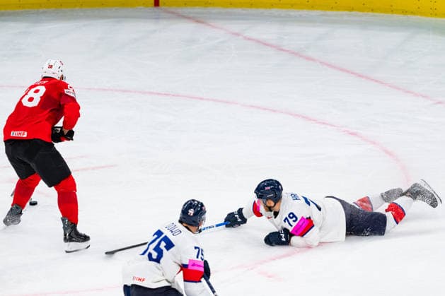 ZURICH, SWITZERLAND - MAY 21: Nathanael Halbert (Great Britain, 79) trying to stop Timo Meier (Switzerland, 28) during the Preliminary Round - Group A Match 31 between Switzerland and Great Britain at the IIHF Ice hockey, Eishockey World Championship, WM, Weltmeisterschaft 2026, Swiss Life Arena on May 21, 2026 in Zurich, Switzerland. Zurich Switzerland Copyright: xTimoxSteinx