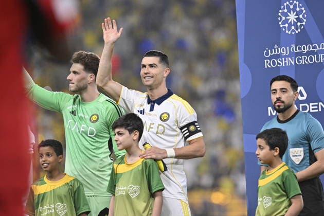 Al-Nassr v Damac - Saudi Pro League RIYADH, SAUDI ARABIA - MAY 21: Cristiano Ronaldo of Al Nassr greets fans before the Saudi Pro League football match between Al Nassr and Damac FC at Alawwal Park (King Saud University Stadium) in Riyadh, Saudi Arabia, on May 21, 2026. Mohammed Saad Anadolu Riyadh Saudi Arabia. Editorial use only. Please get in touch for any other usage.  Copyright: x2026xAnadoluxMohammedxSaadx