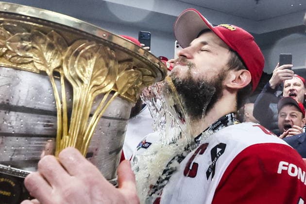 RUSSIA, KAZAN - MAY 21, 2026: Lokomotov Yaroslavl s Alexander Yelesin celebrates his team s victory in Leg 6 of the 2025 26 Kontinental Hockey League Gagarin Cup final playoff tie against Ak Bars Kazan at Tatneft Arena. HC Lokomotiv Yaroslavl has won the 2025 26 KHL Gagarin Cup. Sergei Savostyanov TASS  92847624