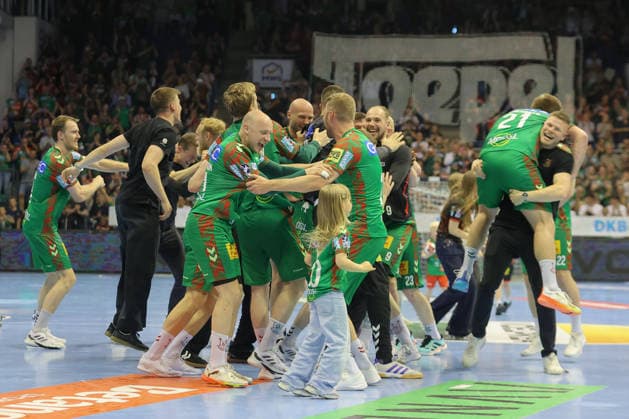 21 05 2026, xtgx, handball, Daikin HBL, SC Magdeburg SG Flensburg Handewitt v l Magdeburg award ceremony, award, cup, championship cup, cup, jubilation, German champion, championship Magdeburg