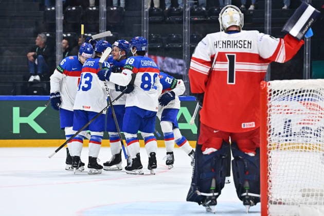 Hockey players of Slovakia celebrate 5th goal during the 2026 IIHF World Championship, WM, Weltmeisterschaft Group B, match Slovakia vs Denmark, Fribourg, Switzerland, on May 21, 2026. (CTKxPhoto RadekxPetrasek) CTKPhotoP2026052109529  CTKPhotoP2026052109529