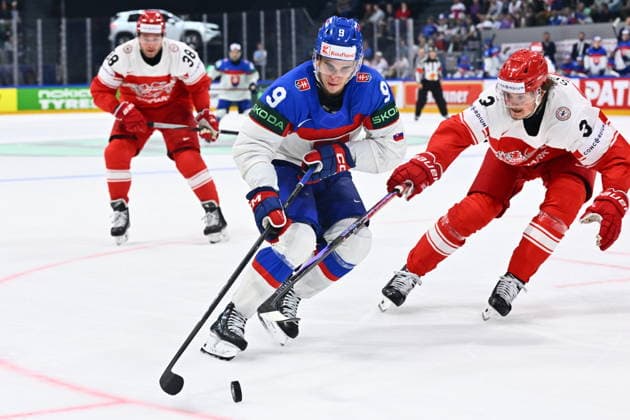 L-R Filip Mesar of Slovakia, Malte Setkov of Denmark in action during the 2026 IIHF World Championship, WM, Weltmeisterschaft Group B, match Slovakia vs Denmark, Fribourg, Switzerland, on May 21, 2026. (CTKxPhoto RadekxPetrasek) CTKPhotoP2026052109595  CTKPhotoP2026052109595