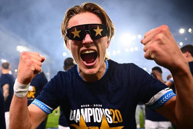 KV Mechelen v Club Brugge - Jupiler Pro League Champions Play-Off MECHELEN, BELGIUM - MAY 21 : Vermant Romeo forward of Club Brugge celebrates winning the title championship after the Jupiler Pro League Champions Play-Off match between KV Mechelen and Club Brugge on May 21, 2026 in Mechelen, Belgium, 21 05 2026 Mechelen Belgium  Copyright: xGvgx