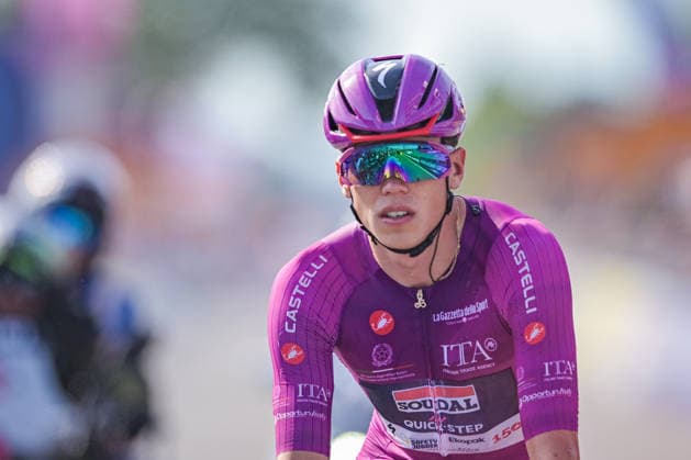109th Giro d Italia 2026 - Stage 12 Paul Magnier of Soudal Quick-Step, wearing the Maglia Ciclamino, crosses the finish line during stage 12 of the 2026 Giro d Italia from Imperia to Novi Ligure in Novi Ligure, Italy, on May 21, 2026. Novi Ligure Italy  Copyright: xAndreaxxAmatox originalFilename:amato-notitle260521_npOcx.jpg