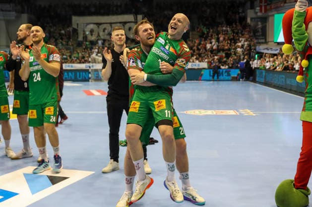 21 05 2026, xgox, Handball Daikin HBL SC Magdeburg SG Flensburg Handewitt emspor, v l Albin Lagergren Magdeburg, 21 , Daniel Pettersson Magdeburg, 11 cheering about the victory, cheering after the end of the game, cheering for the German championship, Magdeburg