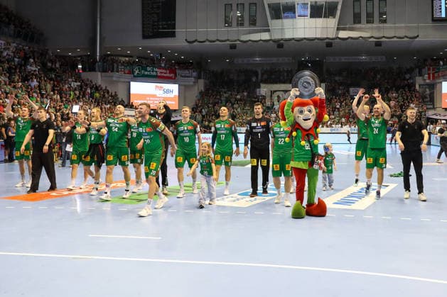 21 05 2026, xgox, Handball Daikin HBL SC Magdeburg SG Flensburg Handewitt emspor, v l Magdeburg cheering about the victory, cheering after the end of the game, cheering for the German championship, Magdeburg