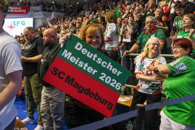 21 05 2026, xgox, Handball Daikin HBL SC Magdeburg SG Flensburg Handewitt emspor, f l fans cheering about the victory, cheering after the end of the game, cheering for the German championship, Magdeburg