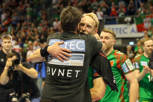 21 05 2026, xgox, Handball Daikin HBL SC Magdeburg SG Flensburg Handewitt emspor, f l Bennet Wiegert Magdeburg, coach and Matthias Musche Magdeburg, 6 cheering about the victory, cheering after the end of the game, cheering for the German championship, Magdeburg