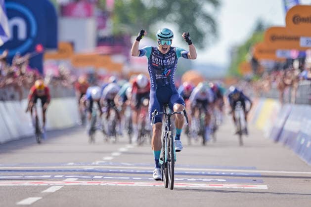 109th Giro d Italia 2026 - Stage 12 Alec Segaert of Bahrain Victorious celebrates his victory at the finish line during stage 12, Imperia-Novi Ligure, of the 2026 Giro d Italia in Novi Ligure, Italy, on May 21, 2026. Novi Ligure Italy  Copyright: xAndreaxxAmatox originalFilename:amato-notitle260521_np8xd.jpg
