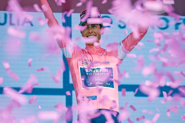 109th Giro d Italia 2026 - Stage 12 Afonso Eulalio of Bahrain Victorious, wearing the Maglia Rosa, receives an award on the podium after stage 12 of the 2026 Giro d Italia in Novi Ligure, Italy, on May 21, 2026. Novi Ligure Italy  Copyright: xAndreaxxAmatox originalFilename:amato-notitle260521_npGNf.jpg