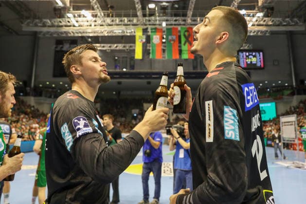 21 05 2026, xgox, Handball Daikin HBL SC Magdeburg SG Flensburg Handewitt emspor, v l Sergey Hernandez Ferrer Magdeburg, 1 , Matej Mandic Magdeburg, 12 cheering about the victory, cheering after the end of the game, cheering for the German championship, Magdeburg