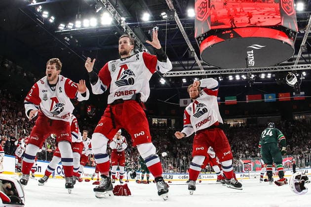 RUSSIA, KAZAN - MAY 21, 2026: Lokomotov Yaroslavl s players celebrate their victory in Leg 6 of the 2025 26 Kontinental Hockey League Gagarin Cup final playoff tie against Ak Bars Kazan at Tatneft Arena. HC Lokomotiv Yaroslavl has won the 2025 26 KHL Gagarin Cup. Yuri Kuzmin POOL TASS  92854159