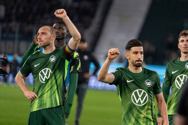 Germany Soccer, Relegation 2026, First leg, VfL Wolfsburg SC Paderborn on 21 05 in Wolfsburg, Volkswagen Arena Christian Eriksen VfL Wolfsburg 24 Mohammed Amoura VfL Wolfsburg 9 Gestures after the final whistle Copyright: xSvenxHeidmannx