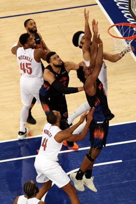 NBA, Basketball Herren, USA East Conference Finals Game 2 - Cleveland Cavaliers at New York Knicks Players of the New York Knicks and the Cleveland Cavaliers in action during Game 2 of the NBA Eastern Conference Finals at Madison Square Garden in New York, New York, USA, 21 May 2026. New York New York United States  Copyright: xOlgaxFedorovax