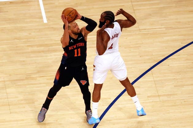 NBA, Basketball Herren, USA East Conference Finals Game 2 - Cleveland Cavaliers at New York Knicks Jalen Brunson (L) of the New York Knicks and James Harden (R) of the Cleveland Cavaliers in action during Game 2 of the NBA Eastern Conference Finals between the New York Knicks and the Cleveland Cavaliers at Madison Square Garden in New York, New York, USA, 21 May 2026. New York New York United States  Copyright: xOlgaxFedorovax