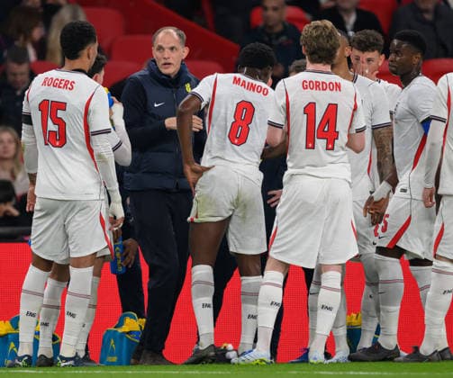31 March 2026 - England v Japan - International Friendly, Länderspiel, Nationalmannschaft - Wembley. England v Japan - International Friendly - Wembley. England Manager Thomas Tuchel talks tactics to his team. Picture : Mark Pain London England  Copyright: xMarkxPainx