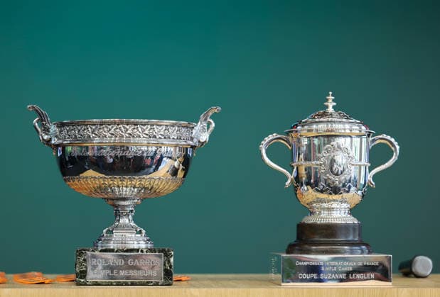 (260522) -- PARIS, May 22, 2026 -- The men s and women s trophies are displayed before the draw for the French Open tennis tournament, at Roland Garros Stadium in Paris, France, on May 21, 2026. ) (SP)FRANCE-PARIS-TENNIS-FRENCH OPEN-DRAW WuxHuiwo 