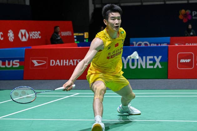 (260522) -- KUALA LUMPUR, May 22, 2026 -- Li Shifeng competes during the men s singles quarterfinal match between Li Shifeng of China and Toma Junior Popov of France at 2026 Malaysia Masters badminton tournament in Kuala Lumpur, Malaysia, May 22, 2026. (Photo by Xinhua) (SP)MALAYSIA-KUALA LUMPUR-BADMINTON-MALAYSIA MASTERS-MEN S SINGLES ChongxVoonxChung 